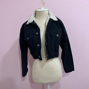 Black fur collar cropped jacket